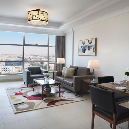 Marriott Executive Apartments Al-Chubar Zewnętrze zdjęcie A living room at the hotel