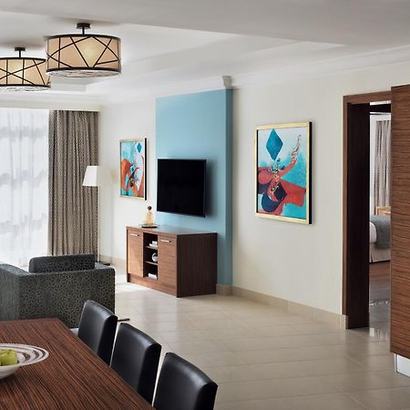 Marriott Executive Apartments Al-Chubar Zewnętrze zdjęcie A typical suite at the Hilton London Heathrow